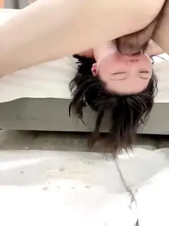 鬼畜双飞大屌哥轮草两女_吞精喝尿电钻玩逼高潮喷水,草嘴深喉呕吐不断,大鸡巴疯狂抽插干翻两位人妻少妇