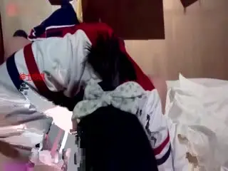 跟男友啪啪被偷拍，被威胁开房