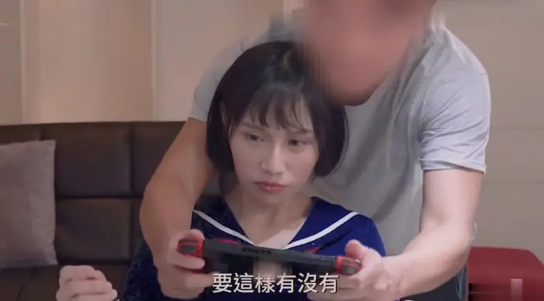 独家乱伦剧情：饥渴人妻深夜偷尝姐姐男友巨根，欲罢不能！