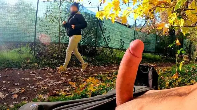 公园露出狂魔!饥渴熟女当街硬上我的大肉棒【GentlyPerv】