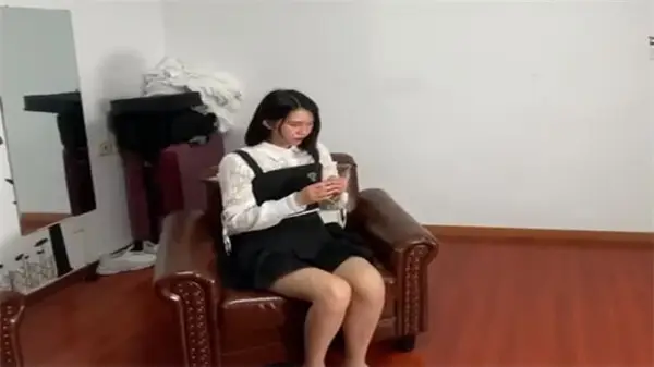 FC冰恋调教：丰满女警上门调查惨遭变态凌辱