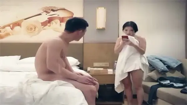 【七日探花实录】约炮极品外围性感妹！紧窄嫩穴扶着大屌狠狠插入，淫水四溅高潮喷发！