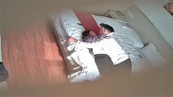 酒店偷拍极品小情侣,狂干骚穴内射喷水