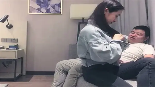 极品少妇脱光衣服露出肥臀美穴 口交大鸡巴 太子探花