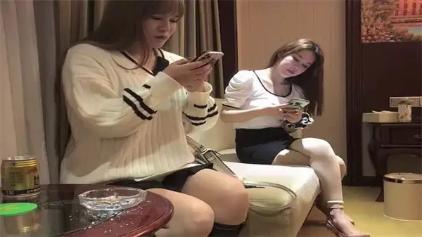 约爆肉感熟女姐姐，巨乳肥臀狂干内射