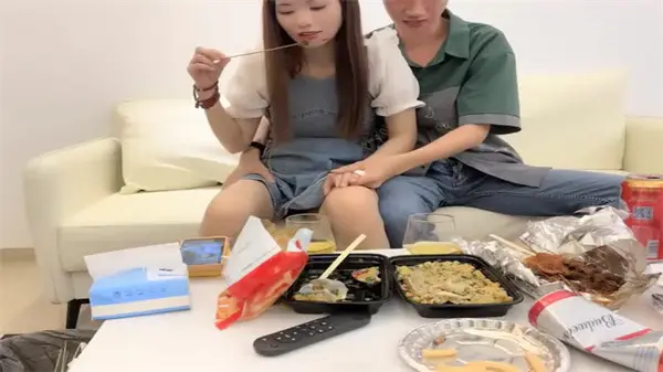 新人良家小姐姐，极品美乳爆操内射