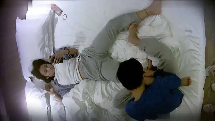 监控泄密!大学城宾馆近视角偷拍学生情侣疯狂爆操内射