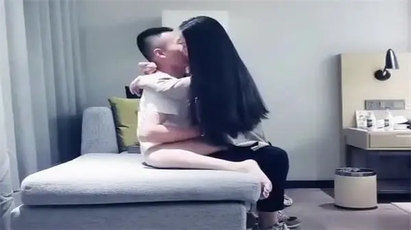全国探花系列:苗条长发美女偷拍激情啪啪实录