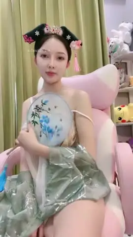 推荐!古都洛阳女神【若曦555车模】COS宫廷格格 姨妈期扣B!~若曦555车模 20220902-110115 new