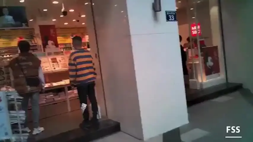 fss超市jk透视装人前露出(更多网红露出调教资源打包合集加Q群135404556)露出-64605267