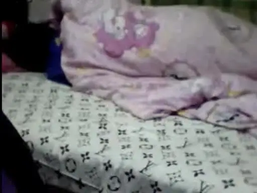 各种门事件~表妹暑假來我家玩睡覺時被我鉆進被窩然後強行插了進去