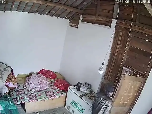《精装 泄密》摄像头入侵真实偸拍家庭店铺办公室出租房各种真实隐私生活大揭密精华篇这期亮点太多慢慢欣赏吧~65V~16-10-42