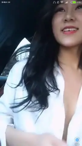 不是一般屌的网红美女主播开着奔驰路边停车大胆露奶,开车门勾搭过司机。被交警抓到会如何处理