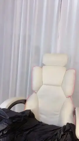 大奶肥逼御姐妩媚撩人，全程露脸揉奶玩逼各种诱惑，道具抽插黄瓜自慰，浪叫呻吟高潮迭起喷水不止精彩又刺激