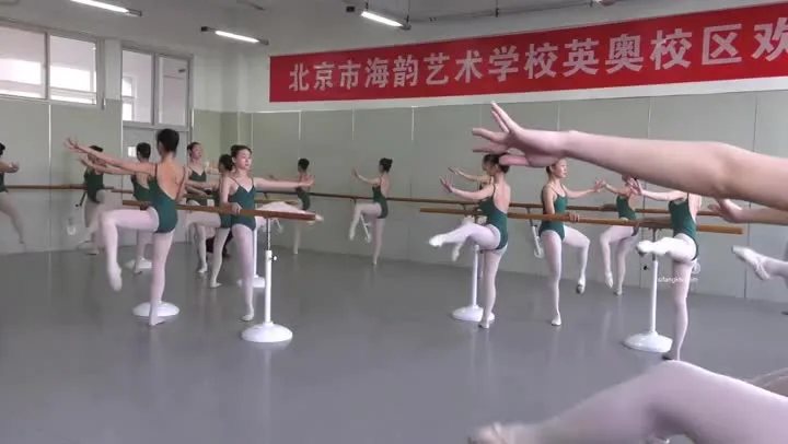 推特土豪高价私人订制芭蕾舞工作室舞蹈生内部训练生活视图，全裸舞蹈洗澡宿舍自摸完整版Vmmexport1622427641243 new new