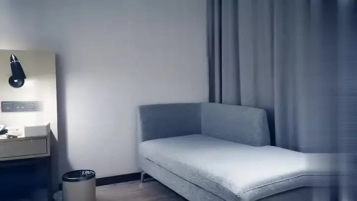 娜娜继母出轨被儿子发现,不得已用身体让儿子保守秘密A