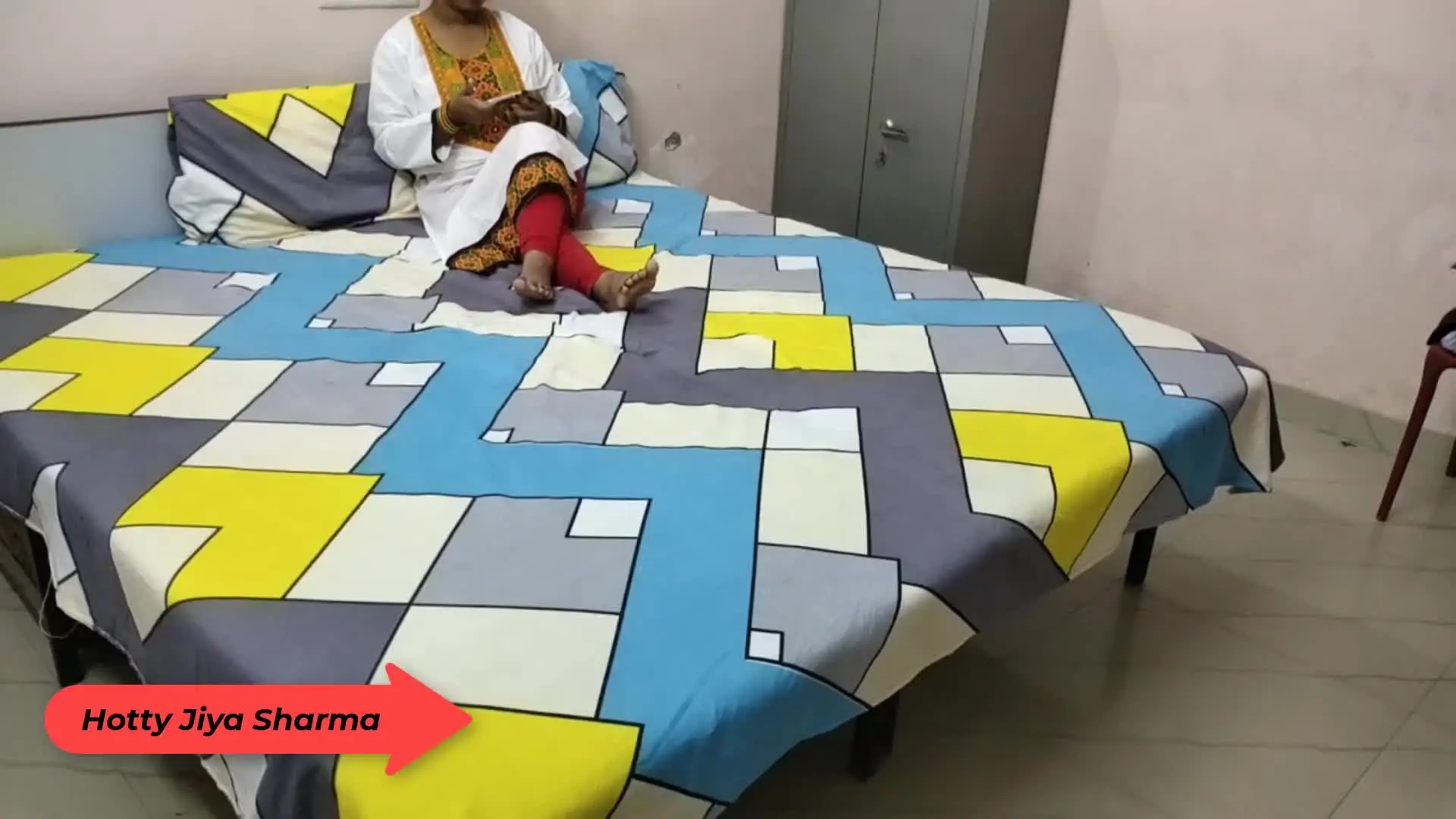 Indian XXX Caught Sister Watching Porn In Mobile Then Fucking hard with clear hindi voice-64550551