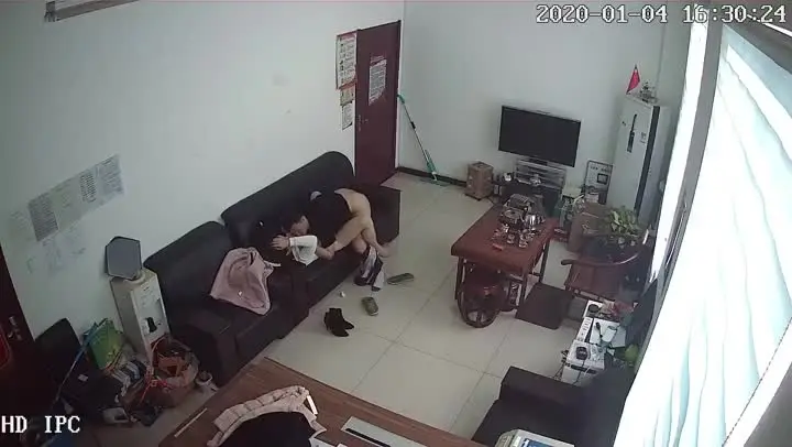 《精装 泄密》摄像头入侵真实偸拍家庭店铺办公室出租房各种真实隐私生活大揭密精华篇这期亮点太多慢慢欣赏吧~65V~2020 01 10 06 33 IMG 5188