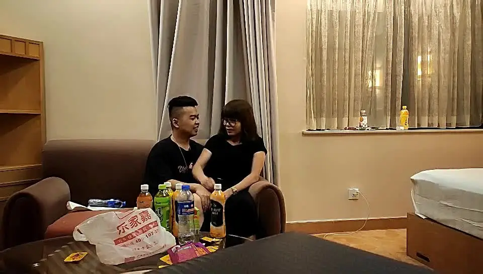 KU【探花】专约老阿姨,今晚干眼镜阿姨,知性温柔,乳房又白又大又粉,淫荡饥渴,超清画质