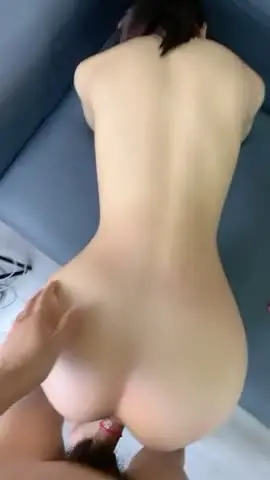 超极品无毛白虎小萝莉露脸跟小哥激情啪啪,让小哥按着头草嘴好刺激,揉奶玩逼特写给狼友看,草完了还玩道具