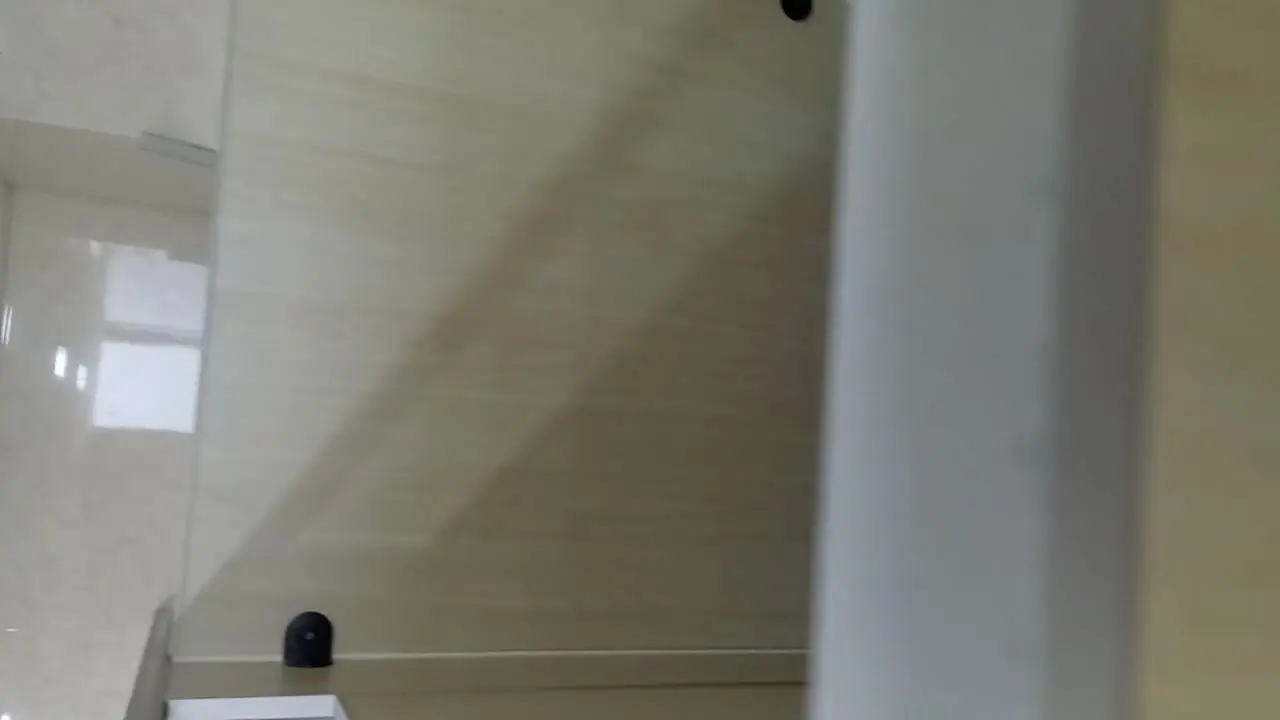办公楼偷拍 性感极品热裤美妞 身材不错 圆润小翘臀 new
