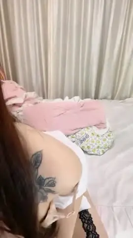 火辣身材性感女神!包臀裙吊带黑丝!假屌自慰操逼,骑乘位打桩机,撞得屁股抖动大声浪叫