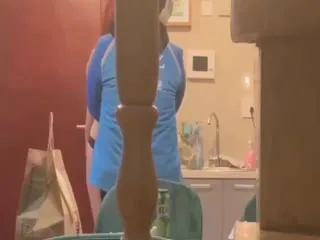 骚逼脱光光勾引路过的人外卖小哥1