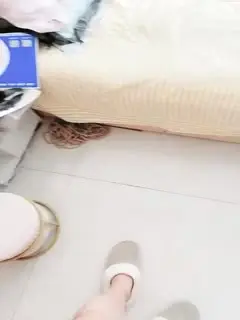 姐夫草小姨子,轻SM情趣装捆绑调教骚母狗,栓起来干她,口交大鸡巴玩她奶子,床上各种姿势暴力抽插。。.