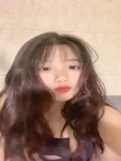 甜美新人00后妹子,黑丝沙发带个薄眼罩,主动特写掰穴逼逼粉红粉嫩蝴蝶逼。