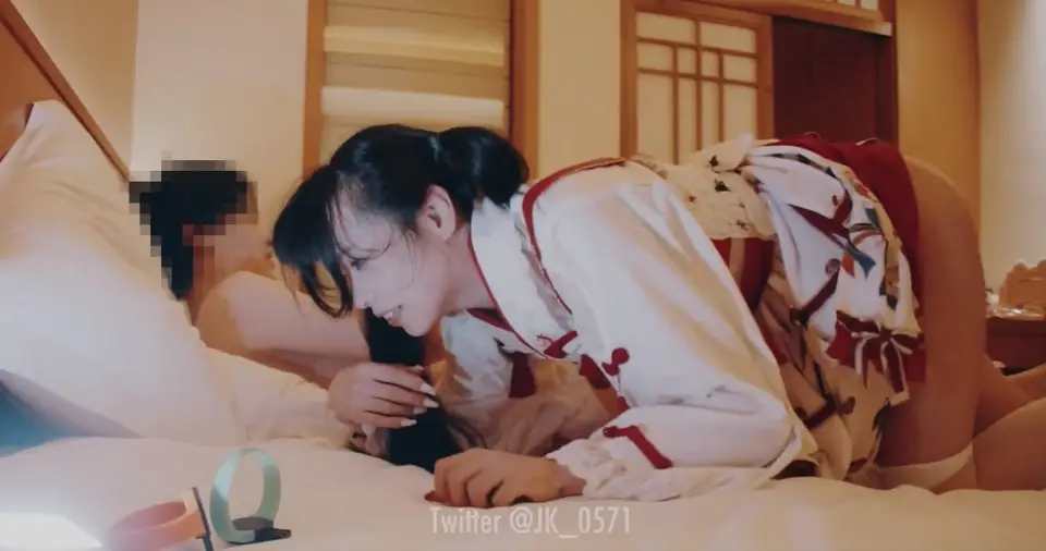 推特健身教练大神私密视频泄露!萝莉少女身着和服JK制服惨遭疯狂输出