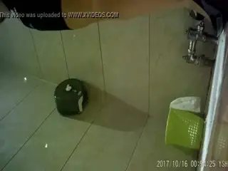 中国内某酒店会所KTV内女厕偷拍偷窥集21,长得还行