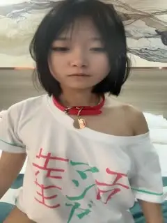 #直播_清纯呆萌短发萌妹!带着项圈,娇小身材,新买的跳蛋震穴,掰开小穴
