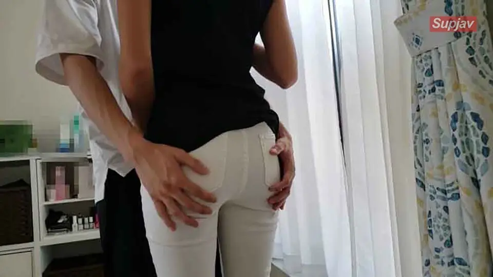 FC2-PPV-1154822个人影片趁著丈夫外出上班在客厅里苗条美女的阴道和肛门被另一个男人的鸡巴同时强奸