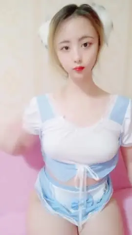 金发白嫩小姐姐!长相甜美乖巧!撩起女仆短裙无毛骚穴,跳蛋塞入震动,掰穴假屌深插