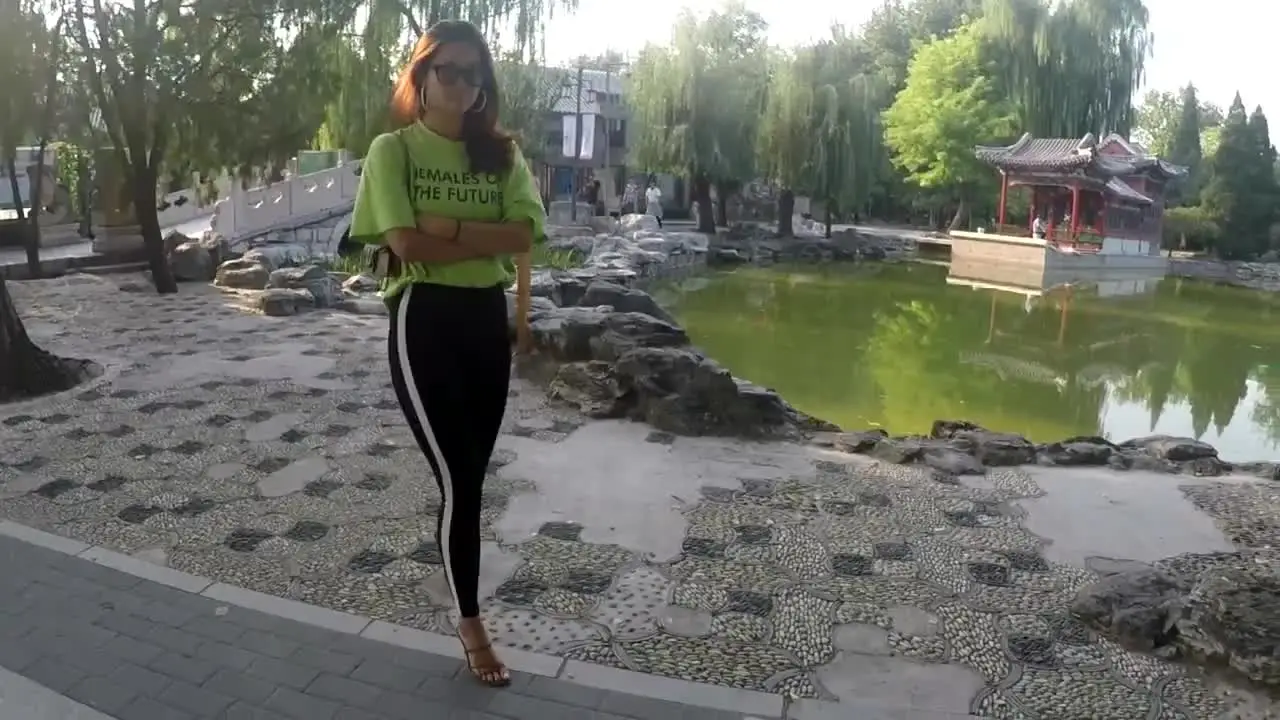 我来自北京美女模特瑶瑶与意大利帅哥男友穿着性感黑丝情趣内衣客厅卫生间做爱高清无水印版