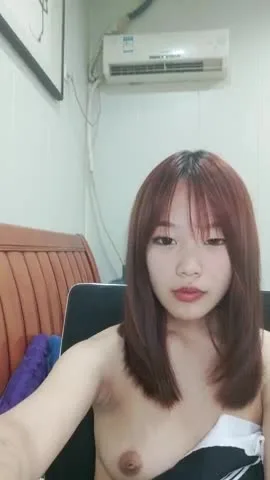 STP27373 新人下海00后嫩妹!操逼收费房!阴唇超肥特写,胖子扶屌插入,表情很痛苦,旁边闺蜜观战~STP27373 new