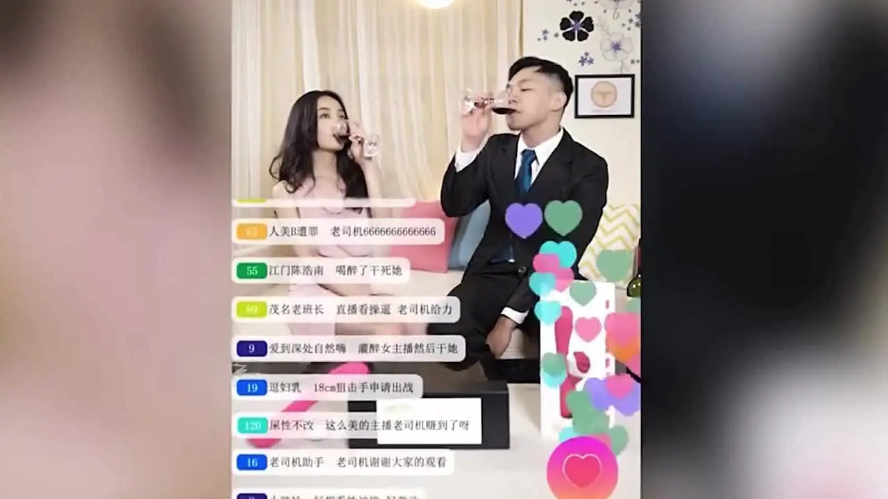大陆AV剧情:美女主播洋子与厂商金主酒后扑倒啪啪_