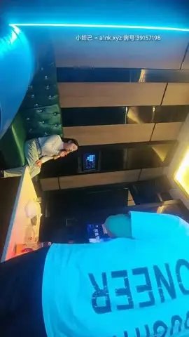 【AI高清2K修复】2021411,【老王午夜探花】成都,大三学生妹,KTV里唱歌饮酒,半醉半醒之际调情脱光来一发,极品美乳,氛围满分 new