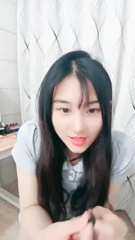 颜值区美女主播沦陷在狼友的礼物攻势之下,全程露脸漏出奶子和逼逼,好嫩好粉好刺激
