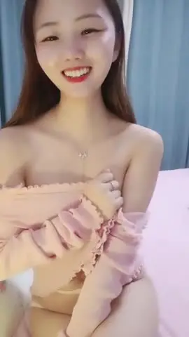 甜美少女露脸!和炮友居家操逼!红唇小舌头吃屌,猛怼骚穴白浆四溅,操完不够爽跳蛋自慰