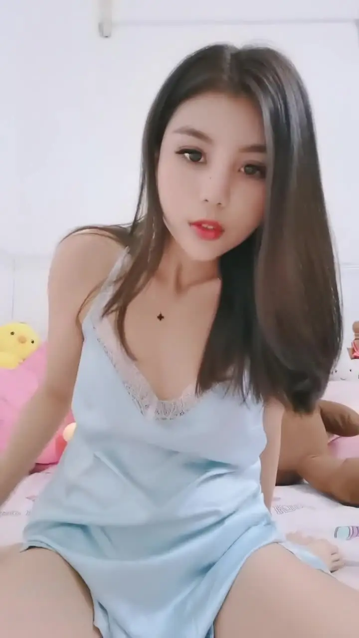 少 數 民 族 【 親 輕 女 孩 】 帶 感 的 美 人 , 筆 挺 挺 小 腿 , 渾 圓 屁 股 , 掰 穴 揉 陰 蒂 , 臉 上 表 情 爽 翻 啦 !