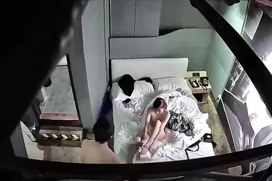酒店偷拍臻品360工业风主题套房偷拍大学生情侣开房小哥先自己打飞机怕等下表现不好给女友上课