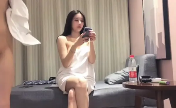 【午夜寻花】高颜值性感大长腿妹子，舔奶摸逼69口交骑脸舔弄，抽插猛操呻吟娇喘诱