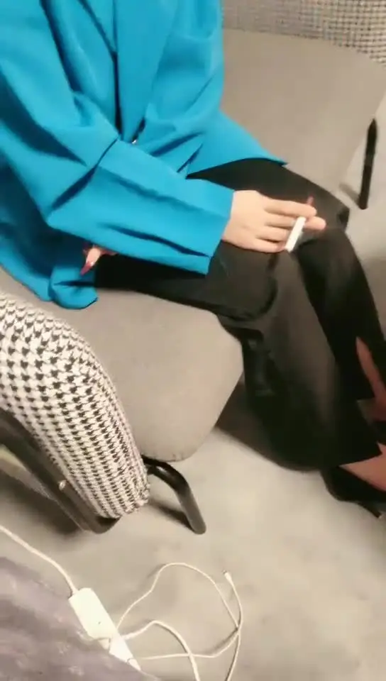 剧情演绎五一放假约了个蓝色西装妹子,给1000块啪啪拉开衣服摸奶子,舔屌口交翘起屁股扣弄,第一视角后入猛操 new
