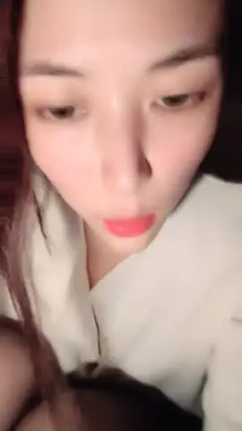 新人良家下海直播大秀,黑丝情趣诱人好身材,露脸给狼友看听指挥发骚脱光了自慰骚穴,乳交道具插逼诱惑呻吟 new
