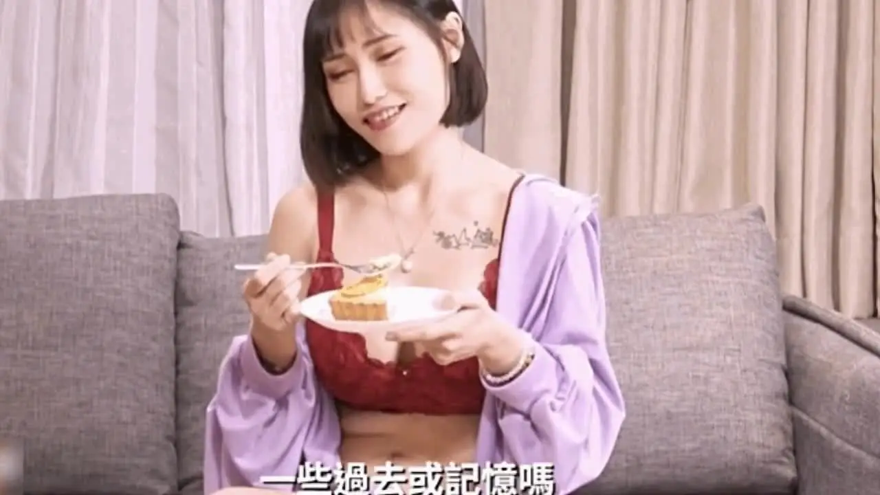 大陸AV佳作:_乳交激烈狠肏吃完甜點再干一炮_