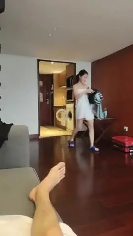 怒草漂亮的小少妇,黑丝情趣,吃着奶子玩骚逼,沙发前温柔的舔弄鸡巴,各种体位抽插蹂躏好骚 new
