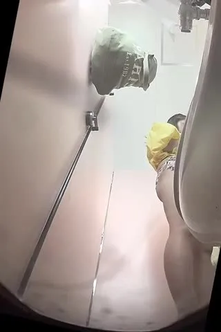 精品推荐 岛国经典盜撮 海灘日式廁所双镜偷拍美女换衣嘘嘘~V~盜撮美女海灘日式廁所 6 new