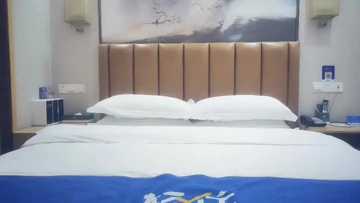 STP21968 18岁小萝莉 乖巧可爱 发育不错 阴毛又长又浓密 近景啪啪一脸陶醉 娇喘不断不可错过~STP21968 new