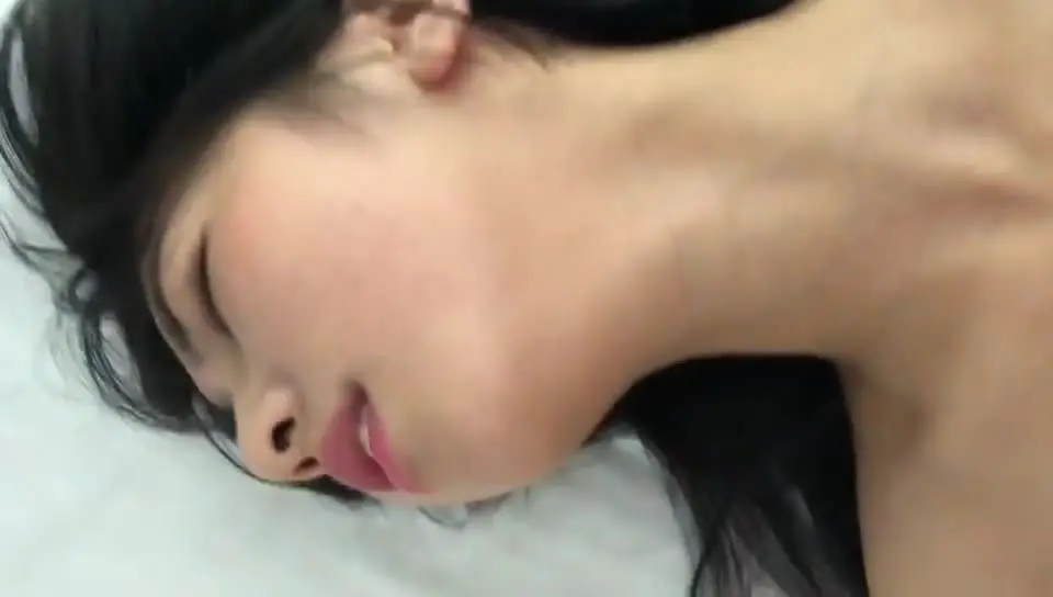 气质大二学妹,‘你跟你前对象一年都没有高潮,跟我搞两次就高潮两次,你前对象那个太小啦?’,被现任男友搞得欲仙欲死,口爆! new